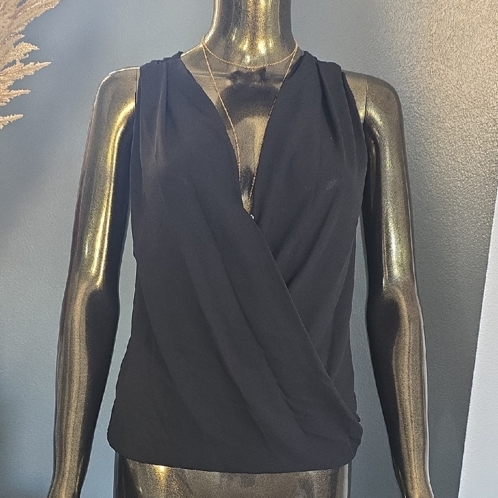 Chic Black Sleeveless Blouse
